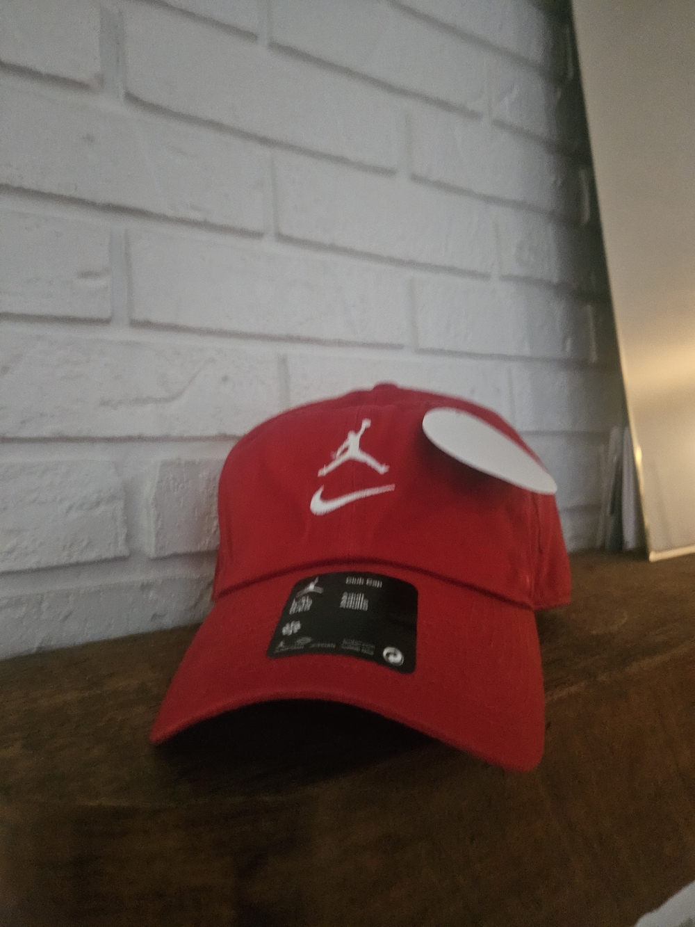Nike Red Jordan Embroidered Baseball Cap - Men's Sport Hat Large - Picture 2 of 3